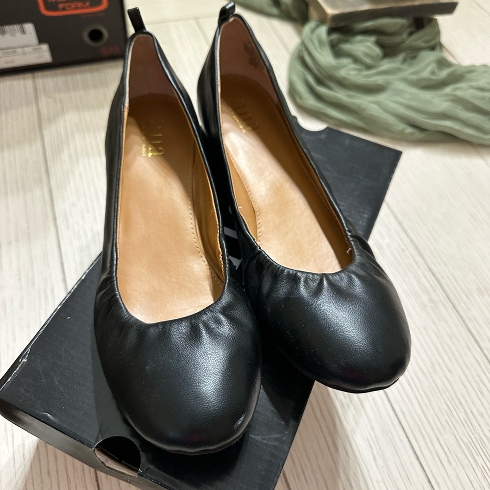 Black round toe ballet flats - Ana size 9